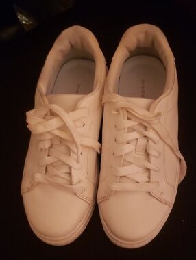 Steve Madden Tennis Shoes size 7